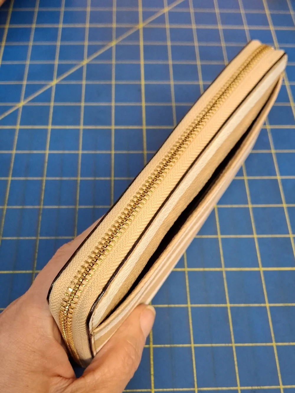 Kate Spade Camel White Striped Zip Wallet & Removeable Card Holder.